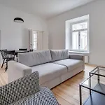 Spacious 2-bedroom Flat In Old Town By Urban Rent Apartment Vilnius