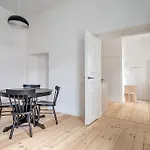 Spacious 2-bedroom Flat In Old Town By Urban Rent Apartment Vilnius