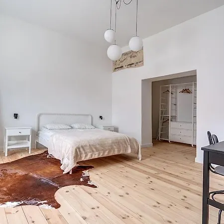Spacious 2-bedroom Flat In Old Town By Urban Rent Vilnius