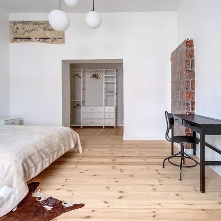 Apartment Spacious 2-bedroom Flat In Old Town By Urban Rent
