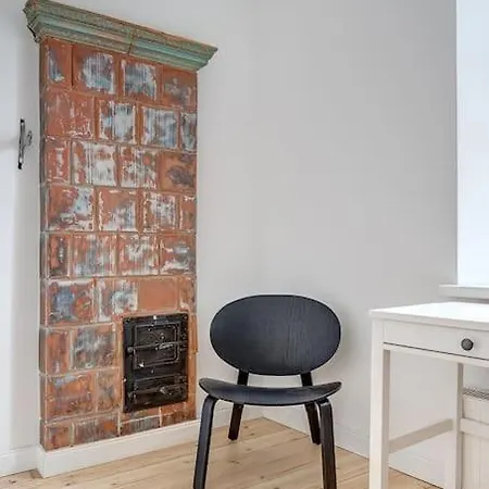 Spacious 2-bedroom Flat In Old Town By Urban Rent *