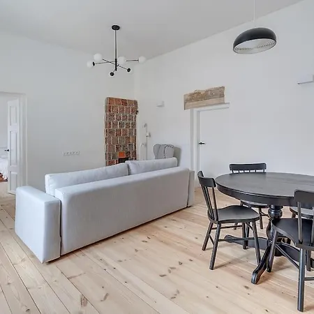 Apartment Spacious 2-bedroom Flat In Old Town By Urban Rent *