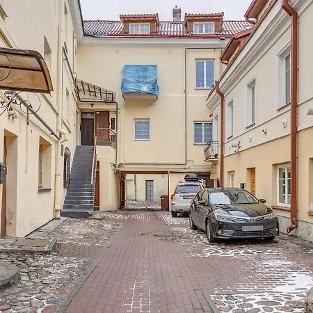 Spacious 2-bedroom Flat In Old Town By Urban Rent Apartment