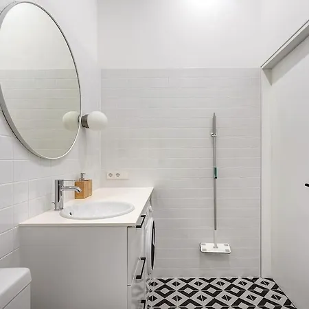 Apartment Spacious 2-bedroom Flat In Old Town By Urban Rent