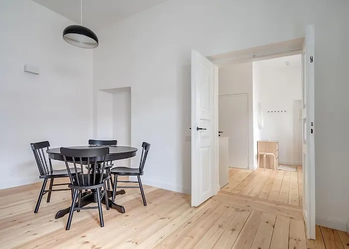 Spacious 2-bedroom Flat In Old Town By Urban Rent Apartament Wilno