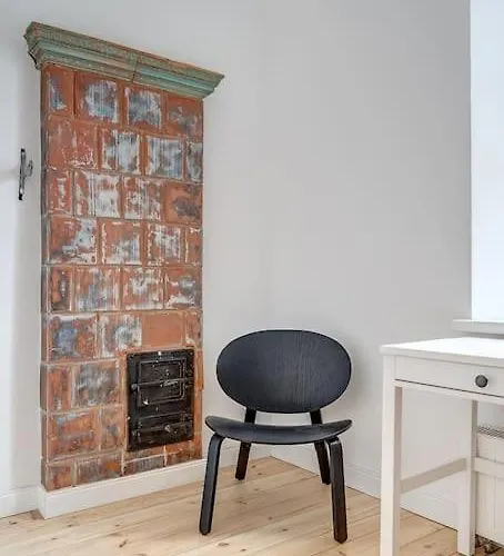 Spacious 2-bedroom Flat In Old Town By Urban Rent *