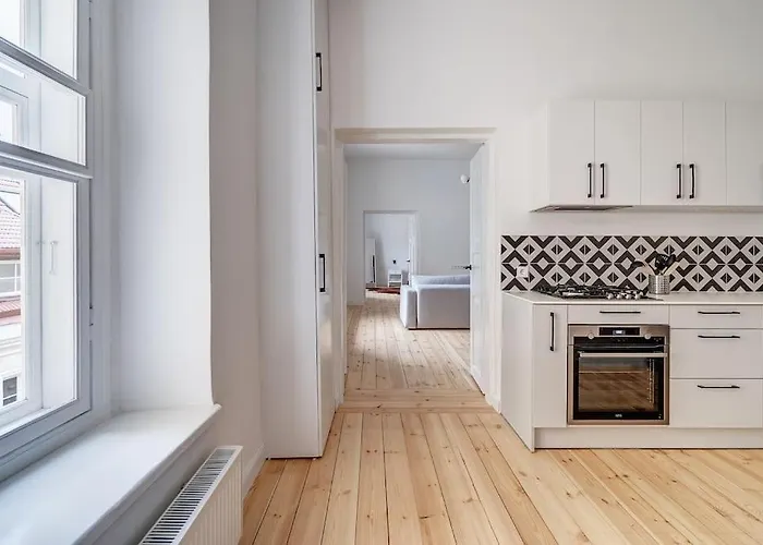 Spacious 2-bedroom Flat In Old Town By Urban Rent Апартаменти