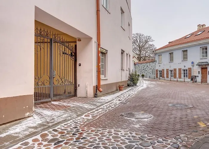 Spacious 2-bedroom Flat In Old Town By Urban Rent *