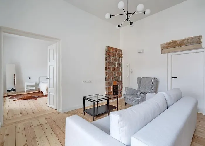 Spacious 2-bedroom Flat In Old Town By Urban Rent Apartmán