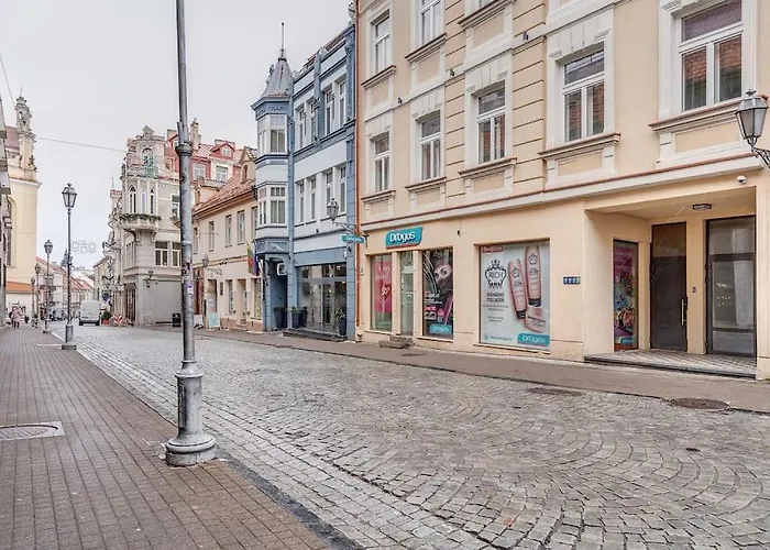 Spacious 2-bedroom Flat In Old Town By Urban Rent