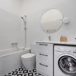 Spacious 2-bedroom Flat In Old Town By Urban Rent