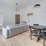 Διαμέρισμα Spacious 2-bedroom Flat In Old Town By Urban Rent *