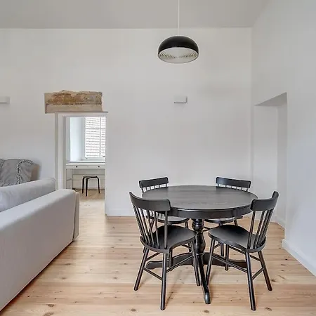 Spacious 2-bedroom Flat In Old Town By Urban Rent Appartamento VNO