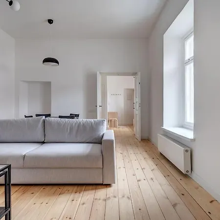 Апартаменты Spacious 2-bedroom Flat In Old Town By Urban Rent