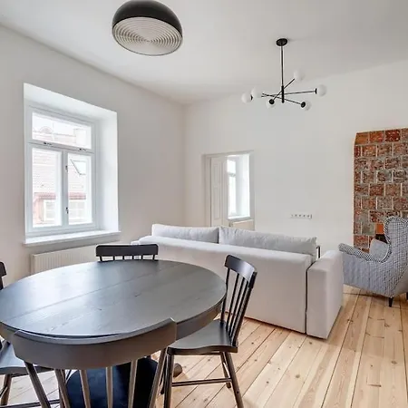 Апартаменты Spacious 2-bedroom Flat In Old Town By Urban Rent Вильнюс