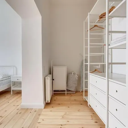 Spacious 2-bedroom Flat In Old Town By Urban Rent Вильнюс