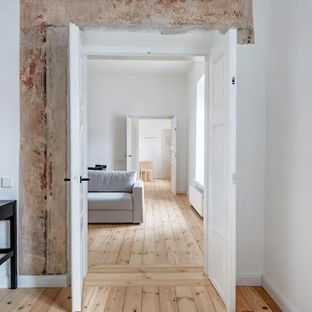 Апартаменты Spacious 2-bedroom Flat In Old Town By Urban Rent *