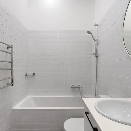 Spacious 2-bedroom Flat In Old Town By Urban Rent Вильнюс