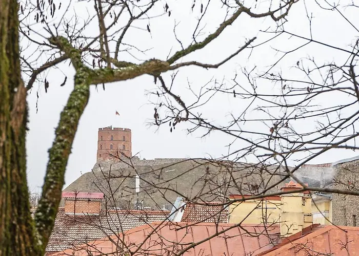 Spacious 2-bedroom Flat In Old Town By Urban Rent