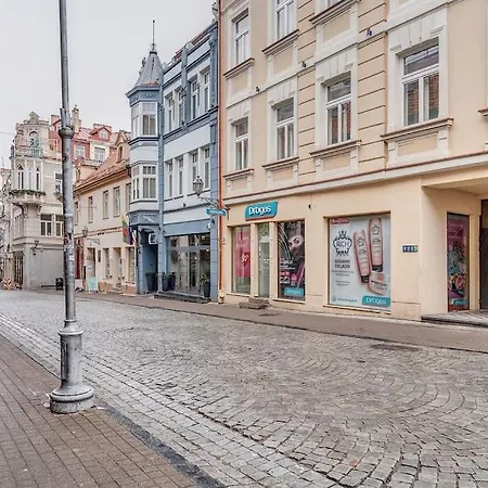 Spacious 2-bedroom Flat In Old Town By Urban Rent